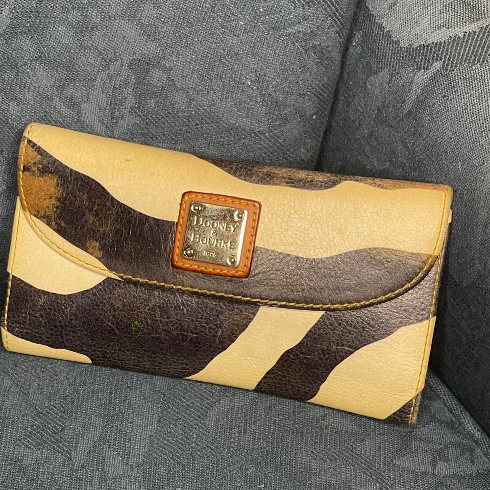 Dooney & Bourke wallet